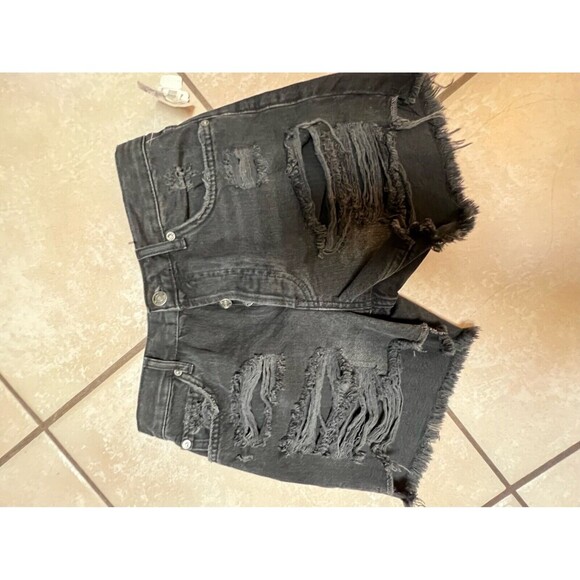 We The Free Shorts Size 24 Button Fly Distressed Raw Hem Denim Black Jean Shorts - Picture 2 of 5